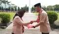 Bupati Sinjai Serahkan Bendera Merah Putih untuk Dibagikan kepada Warga