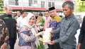Bupati Sinjai Ratnawati Arif Serahkan Bantuan Alsintan untuk Dukung Ketahanan Pangan dan Kesejahteraan Petani