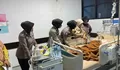 Beri Dukungan Moril, Polwan Polres Bulukumba Kunjungi Syifa di RSUD Andi Sultan Daeng Radja