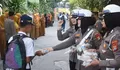 Sentuhan Humanis Hari Pertama Sekolah, Polres Bulukumba Bagikan Sarapan untuk Siswa