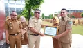 Bupati Andi Utta Beri Penghargaan kepada Tiga OPD Berprestasi dalam Pelayanan Publik