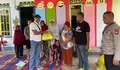 Satpolairud Polresta Barelang Salurkan Bantuan Sosial dan Jumat Berkah kepada Masyarakat Pesisir Tanjung Uma