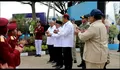 Prabowo Nyanyikan Selamat Ulang Tahun untuk Siswi Sekolah Rakyat Banjarbaru