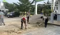 Polsek Lubuk Baja dan Satreskrim Polresta Barelang Gelar Gotong Royong Wujudkan Lingkungan Tempat Ibadah yang Asri