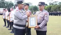 Pimpin Upacara Hari Kesadaran Nasional, Kapolda Kepri Irjen Pol Asep Safrudin Beri Penghargaan Khusus untuk Polisi Sopir Jenazah