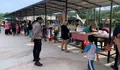 Polri Hadir di Tengah Masyarakat, Pengamanan Pasar Tumpah Ramadhan Sungai Beduk Berlangsung Kondusif