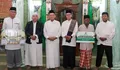 Gubernur Ansar Serahkan Bantuan Pembangunan Rumah Ibadah dan Zakat untuk Duafa