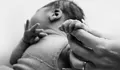 Diduga Tertular Anak Tetangga, Tangis Histeris Ibu Bayi 3 Bulan Meninggal Karena Campak Viral di Medsos