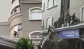 Detik-detik Penghuni Apartemen di Jakbar Lari Berhamburan saat Insiden Kebakaran Besar pada Area Lantai 2