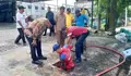 Walikota Tanjungpinang Temukan Kabel Optik dan Sampah Sumbat Saluran Drainase
