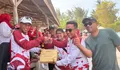 ​Ketua RW 14 Putra Kelana Jaya Edwin Apresiasi Kekompakan Warga dan Donatur dalam Gathering di Pantai Reviola