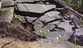 Jalan Putus dan Jembatan Runtuh, Warga Aceh Tengah Terpaksa Seberang Sungai Pakai Tali Sling