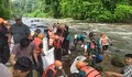 Sambut Hari Bumi Melalui Program 'Lesstari', Kebun Raya Bogor Angkat 1,2 Ton Sampah dari Sungai Ciliwung