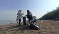 Peduli Kebersihan, Dokter dan Perawat RS PKU Aisiyah Kendal Bersih-bersih Pantai Indah Kemangi