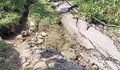 Tanah Longsor Sepanjang 30 Meter, Jalan Desa Penundan-Ketanggan Batang Terputus Total