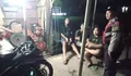 Patroli Rutin, Polsek Patebon Datangi Remaja yang Nongkrong Beri Imbauan Ini