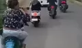Viral Sepasang Kekasih Tenggak Miras Sambil Boncengan Motor: Drama Sore Ini!