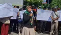 Tuntut PT Sukarli Tak Rampas Tanah Warga, Ibu-Ibu ini Gerudug PN Kendal
