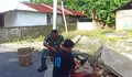 Babinsa Miangas Talaud 'Prajurit Kopra': Turun Tangan Bantu Warga Olah Kelapa, Jalin Semangat Ekonomi Lokal