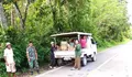 Babinsa Koramil 04/Rainis, Sertu Samuel Bawalah Turun Tangan Bantu Warga Angkut Hasil Kebun