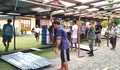 TNI Hadir di Tengah Rakyat: Babinsa Melonguane Bahu-Membahu Bangun Bangsal Adat di Desa Tule Talaud