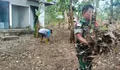 Pererat Kekompakan, Sertu Slamet Padu Ajak Warga Desa Ammat Talaud Wujudkan Lingkungan Sehat.