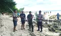 Perkuat Benteng Alam, Sinergi TNI-Polri Babinsa dan Bhabinkamtibmas Bersama Warga Tanam Mangrove Cegah Abrasi
