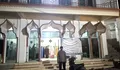 Pastikan Situasi Kondusif, Personel Polsek Beo Kawal Pelaksanaan Salat Tarawih di Masjid Beo.