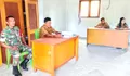 Jalin Keakrapan Babinsa Koramil 1312-05/Essang, Sertu Herman Tahe Lakukan Komsos dengan Masyarakat diwilayah Binaan