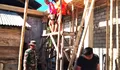 Wujud Kemanunggalan TNI-Rakyat, Babinsa Koramil 1312-03/Beo, Sertu Yusuf Tumambo Bantu Pembangunan Rumah Warga masyarakat