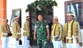 Babinsa Koramil 1312- 06/Nanusa Kimsos Dengan Pihak Jemaat Gereja Imanuel Karatung Sambil PAM Ibadah Minggu Sengsara Ke-VII