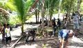Dalam Rangka Hari Raya Paskah Babinsa Bersama Jemaat Dan Masyarakat Melaksanakan Kerja Bakti Bersama