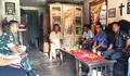 Babinsa Koramil 03/Beo, Sertu Pence Maapanawang Laksanakan Komsos Bersama Masyarakat Desa Rae