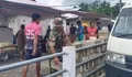 Tingkatkan Kemanunggalan TNI-Rakyat Babinsa ikut Kerja bakti Bersama Warga Binaan