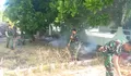 TNI peduli “Jumpa Berlian” (Jumat pagi bersih lingkungan) bersihkan halaman Monumen pahlawan nasional SANTIAGO