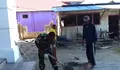 Babinsa Koramil 1312-08/Melong, Serda Niklas Tatawi Bantu Pembuatan Pagar Gereja Mahanaim Di Desa Tule