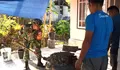 Jalin kebersamaan , Babinsa Desa marampit membantu masyarakat membuat batako