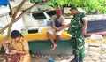 Antisipasi Cuaca Buruk, Babinsa Koramil 1312-02/Lirung, Sertu Seprianus Sanggamele Melaksanakan Komsos Dan Imbau Warga Nelayan Waspada