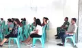 Pelihara Toleransi, Babinsa Sereh Serka Alton Gumolung Dampingi Warga Binaan Laksanakan Ibadah Minggu