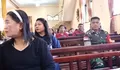 Babinsa Koramil 04/Rainis Sertu Samuel Bawala Hadiri Ibadah Minggu di jemaat Manuel Nunu Rainis, 