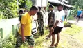 Anggota Koramil 08/Melonguane Bersama Masyarakat Melaksanakan Pembenahan Kantor Koramil