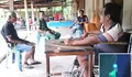 Babinsa Bowombaru Serka Sarlis Pontoh Laksanakan Komsos, Perkuat Kemitraan Bersama Warga Desa Bowombaru