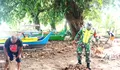 Tunjukkan Semangat gotong royong, Babinsa dan warga bersihkan pesisir pantai
