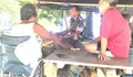 Babinsa tuabatu Jalin komsos dengan warga pesisir pantai