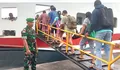 Pastikan Aktivitas Bongkar Muat Aman, Babinsa Laksanakan Pemantauan Kapal Penumpang di Pelabuhan