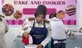 Tingkatkan Kemandirian, WBP Lapas Perempuan Kelas IIB Manado Dilatih Membuat Batik Roll Cake