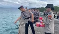 Bunga untuk Pahlawan: Polres Talaud Gelar Upacara Khidmat di Perairan Perbatasan Sambut HUT Bhayangkara ke-80