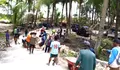 Babinsa Marampit Melaksanakan Kerja Bakti Perbaikan Jalan Produksi Bersama Masyarakat