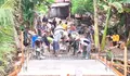 Aanggota Koramil 01 Kabaruan Dan Warga Bergorong Royong Percepat Pembangunan Jembatan Merah Putuh Di Desa Bulude