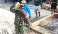 Pentingnya Sarana Rumah Ibadah, Babinsa Koramil 1312-02/Lirung Bersama Warga, Laksanakan Penimbunan Lantai Aula Gereja